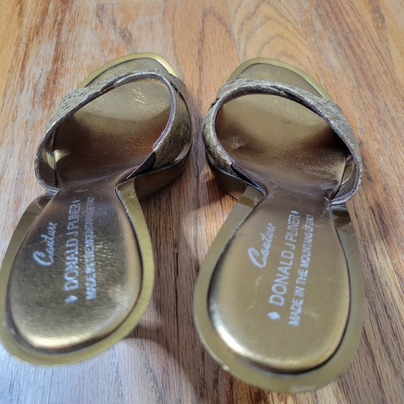 Donald J. Pliner Couture Gold Croc-Embossed Women's Sandals Size 7 1/2 N. Shoes - Picture 3 of 7